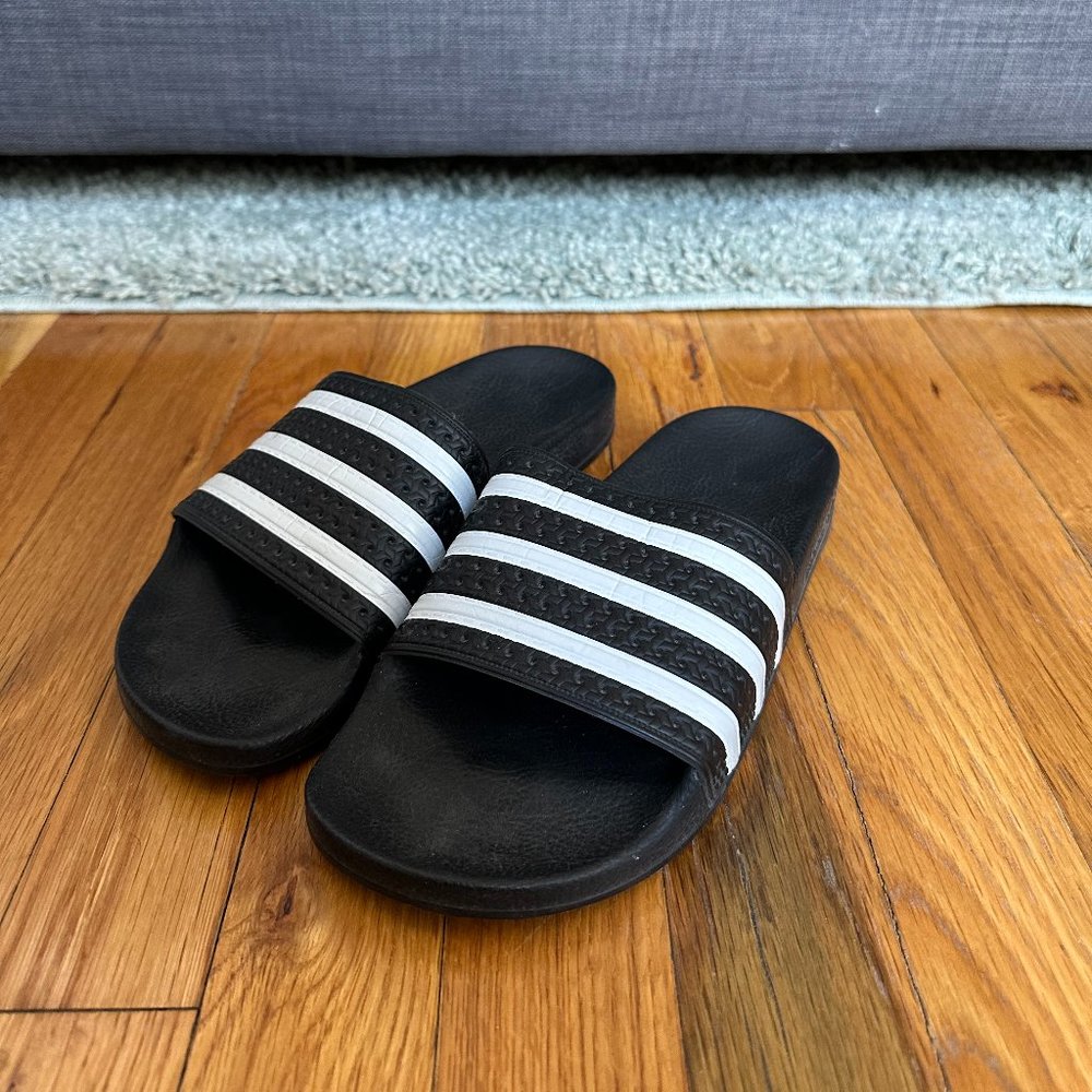 Adidas Adilette Comfort Slides Womens Size 7 / Mens Size 6 | Lightly worn